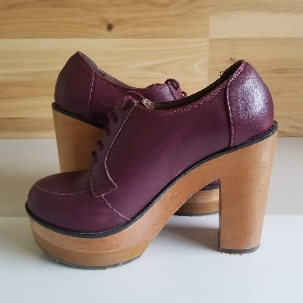 Cubanas Platform Shoe (size 6)